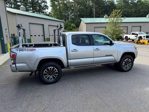 Used 2023 Toyota Tacoma TRD Sport w/ Technology Package AWD/4WD image 4