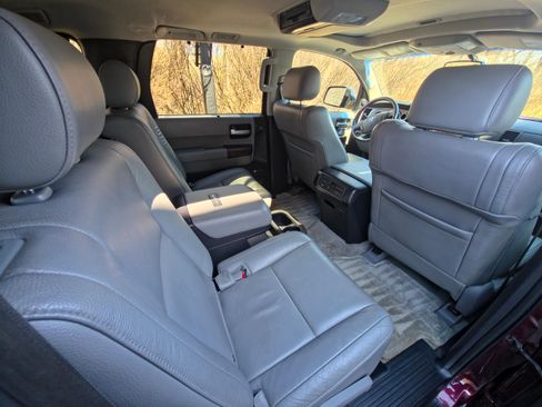 Used 2010 Toyota Sequoia Platinum image 16