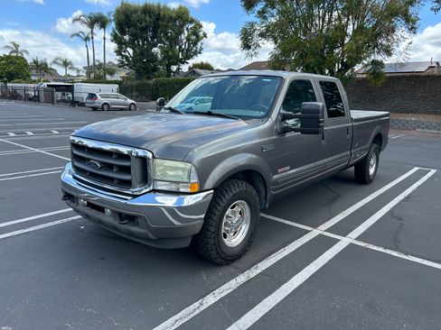 Used 2004 Ford F250 Lariat RWD image 2