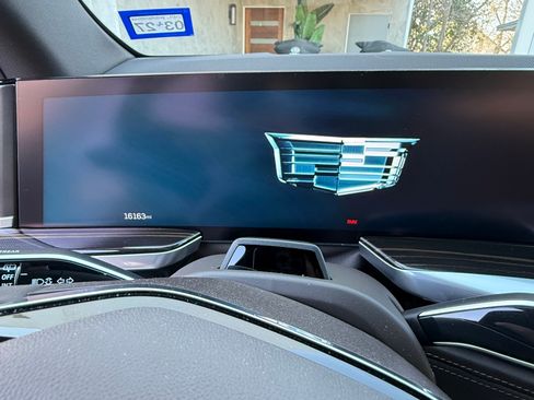 Used 2025 Cadillac Escalade ESV Premium Luxury image 7