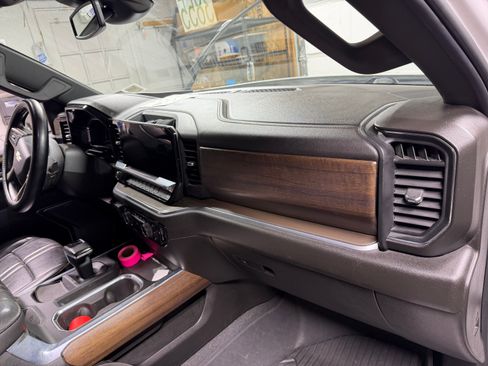 Used 2022 Chevrolet Silverado 1500 High Country w/ Z71 Off-Road Package image 4