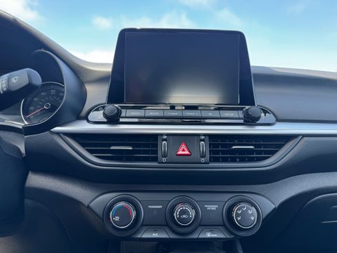 Used 2023 Kia Forte LXS w/ LXS Technology Package FWD image 12