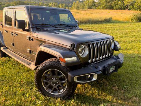 Used 2020 Jeep Gladiator Overland AWD/4WD image 2