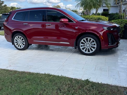 Used 2020 Cadillac XT6 Premium Luxury image 1