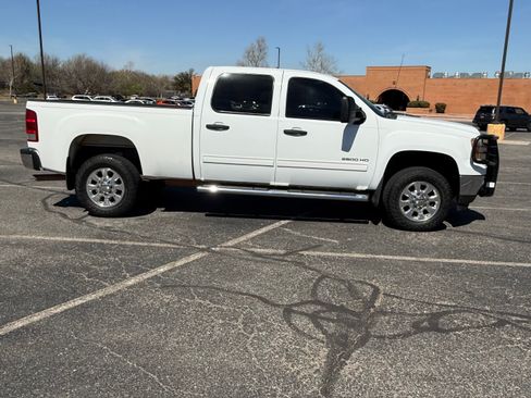 Used 2011 GMC Sierra 2500 SLE w/ SLE Preferred Package image 1