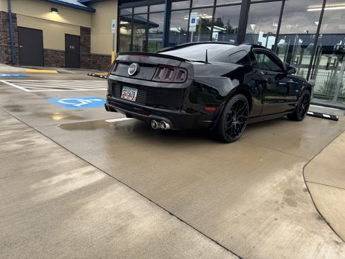 Used 2013 Ford Mustang GT Premium image 16
