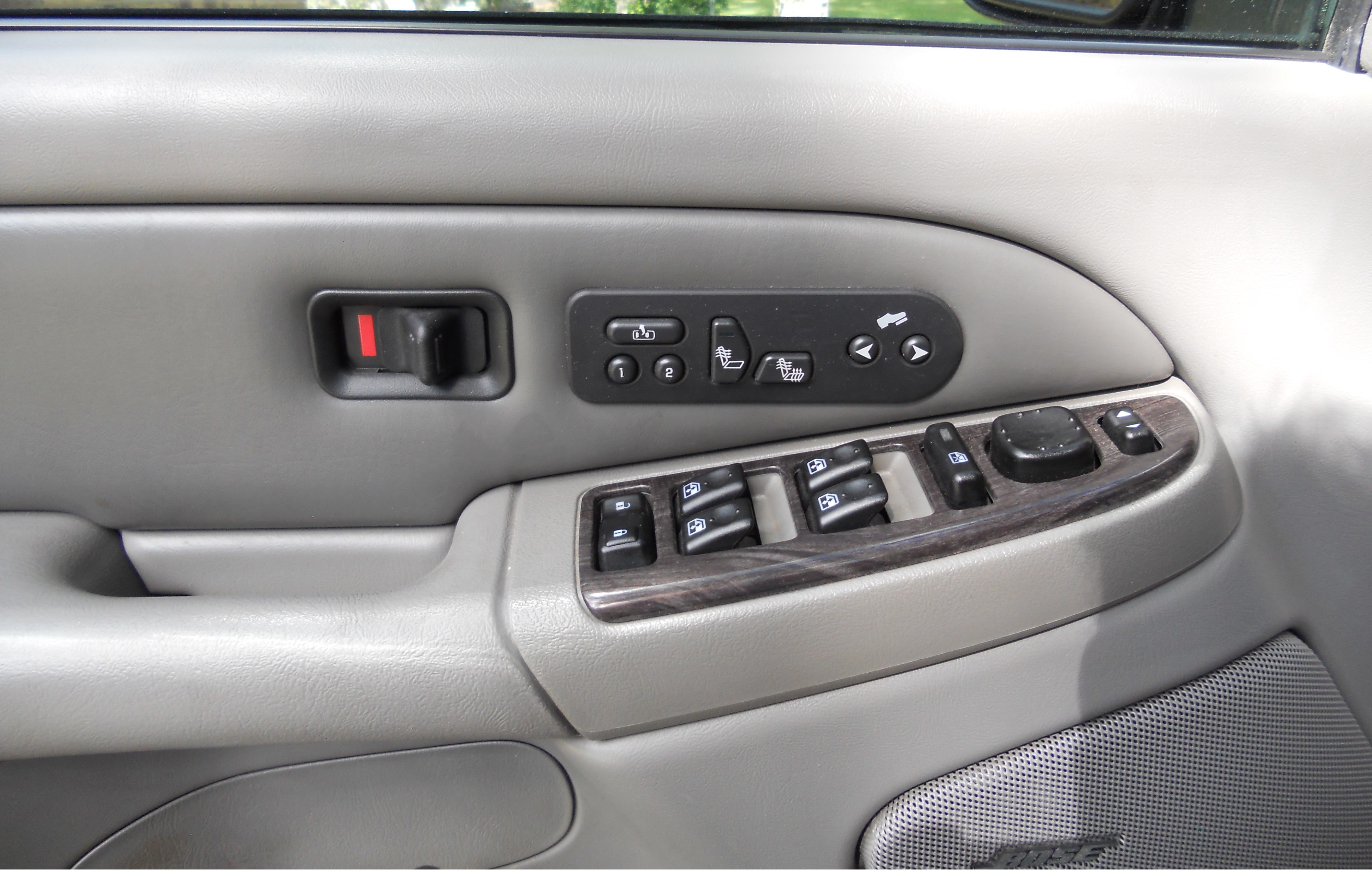 Used 2003 GMC Yukon Denali AWD/4WD image 9