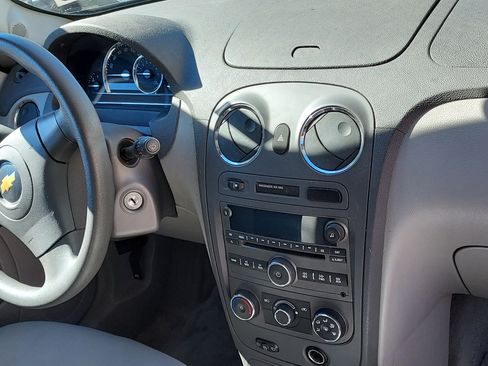 Used 2006 Chevrolet HHR LT image 10