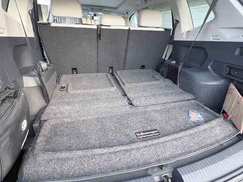 Used 2019 Volkswagen Tiguan SE w/ Panoramic Sunroof Package image 11