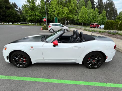 Used 2018 FIAT 124 Spider Abarth w/ Convenience Group RWD image 19