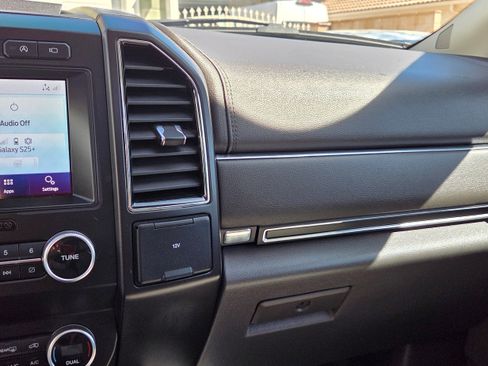 Used 2021 Ford Expedition Limited image 9