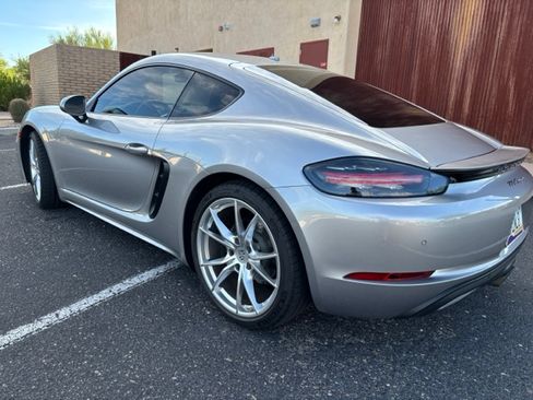 Used 2017 Porsche 718 Cayman RWD image 4