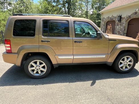Used 2012 Jeep Liberty Limited w/ Tire & Wheel Group image 1