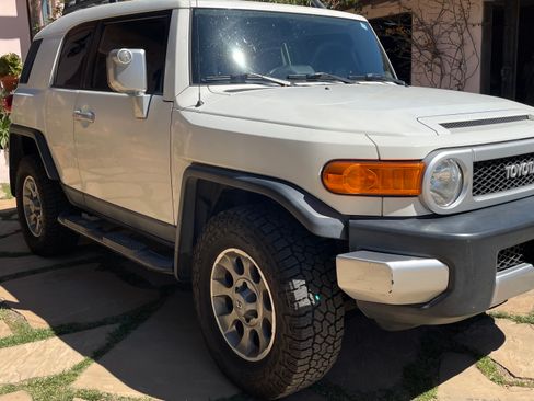 Used 2013 Toyota FJ Cruiser Sport Utility 2D w/ Upgrade Pkg image 17
