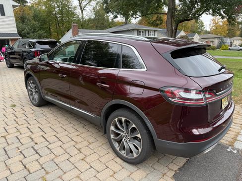 Used 2022 Lincoln Nautilus Reserve image 9