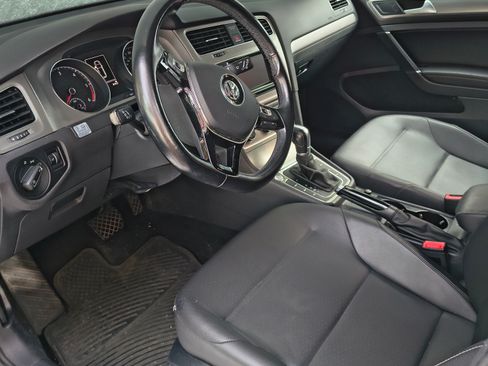 Used 2015 Volkswagen Golf TDI S image 8