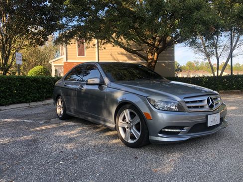 Used 2011 Mercedes-Benz C 300 Sedan image 8