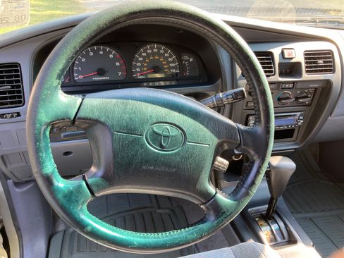 Used 2000 Toyota 4Runner SR5 image 8