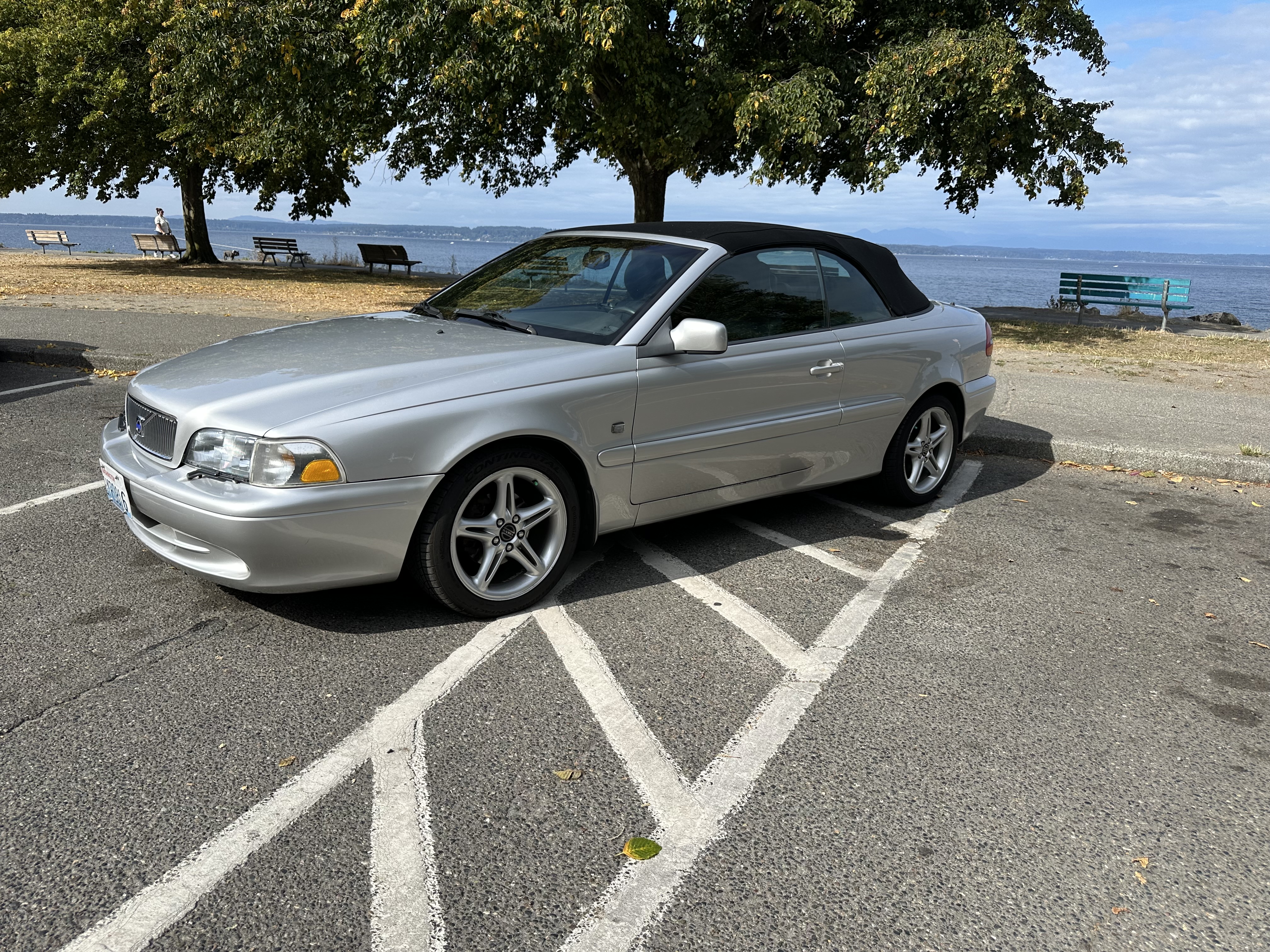 Used 2002 Volvo C70 HT FWD image 2