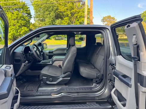 Used 2017 Ford F150 XL w/ Equipment Group 101A Mid AWD/4WD image 6