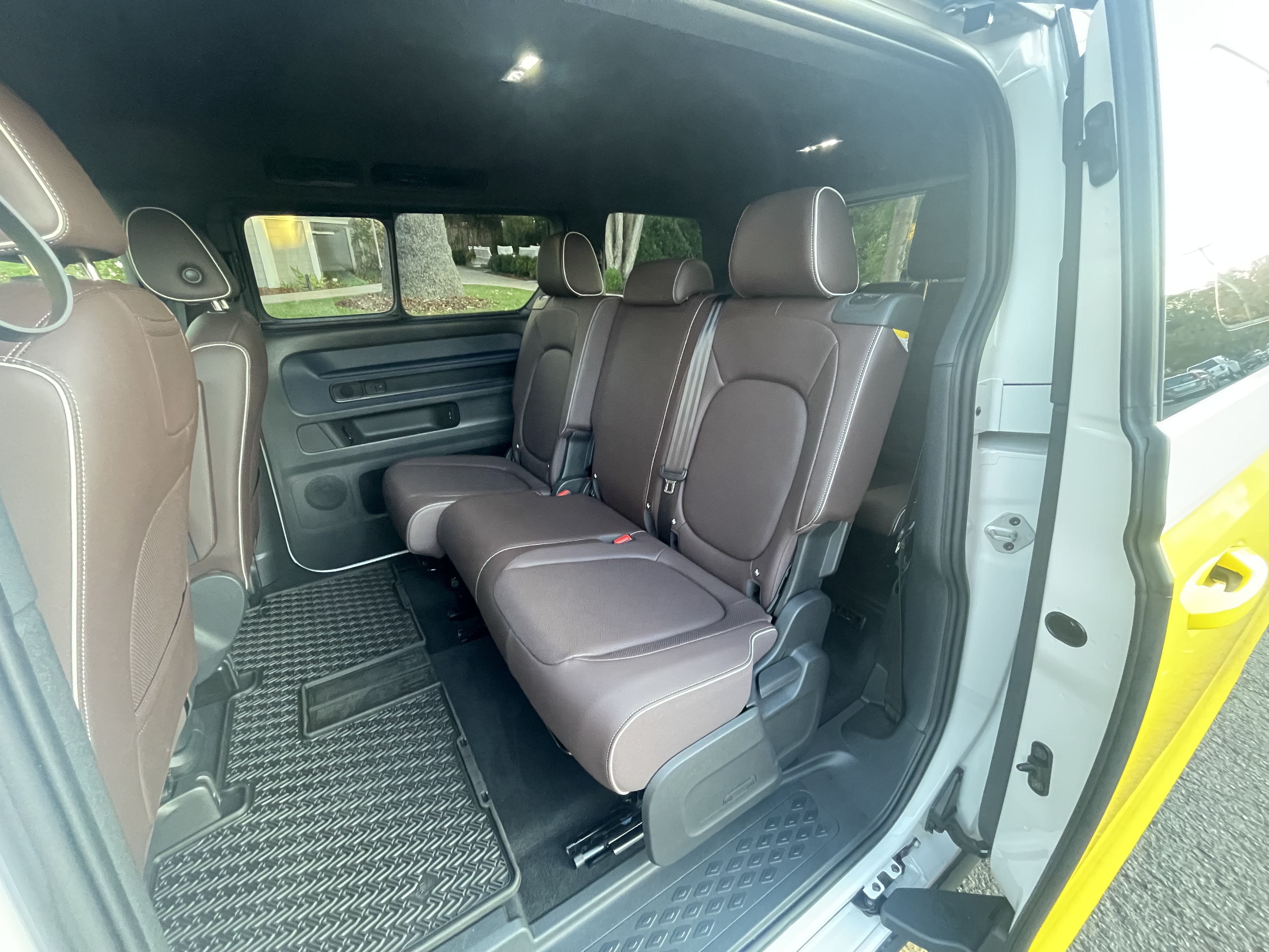 Used 2025 Volkswagen ID. Buzz Pro S RWD image 6