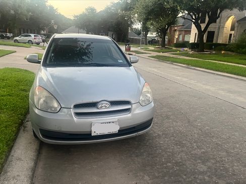 Used 2011 Hyundai Accent GS w/ Premium Pkg 3 FWD image 1