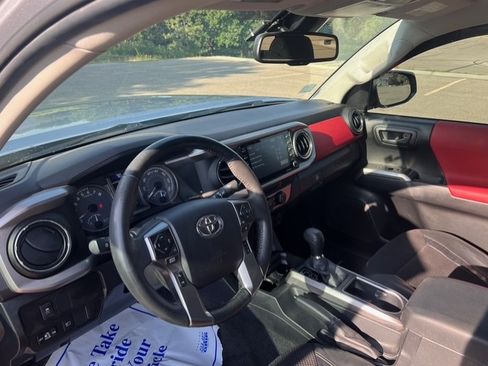 Used 2021 Toyota Tacoma SR5 w/ Technology Package AWD/4WD image 15