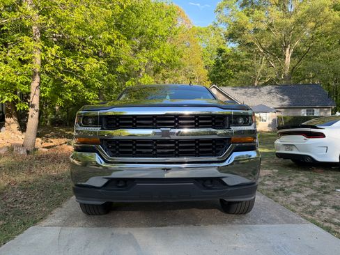 Used 2018 Chevrolet Silverado 1500 LT AWD/4WD image 2