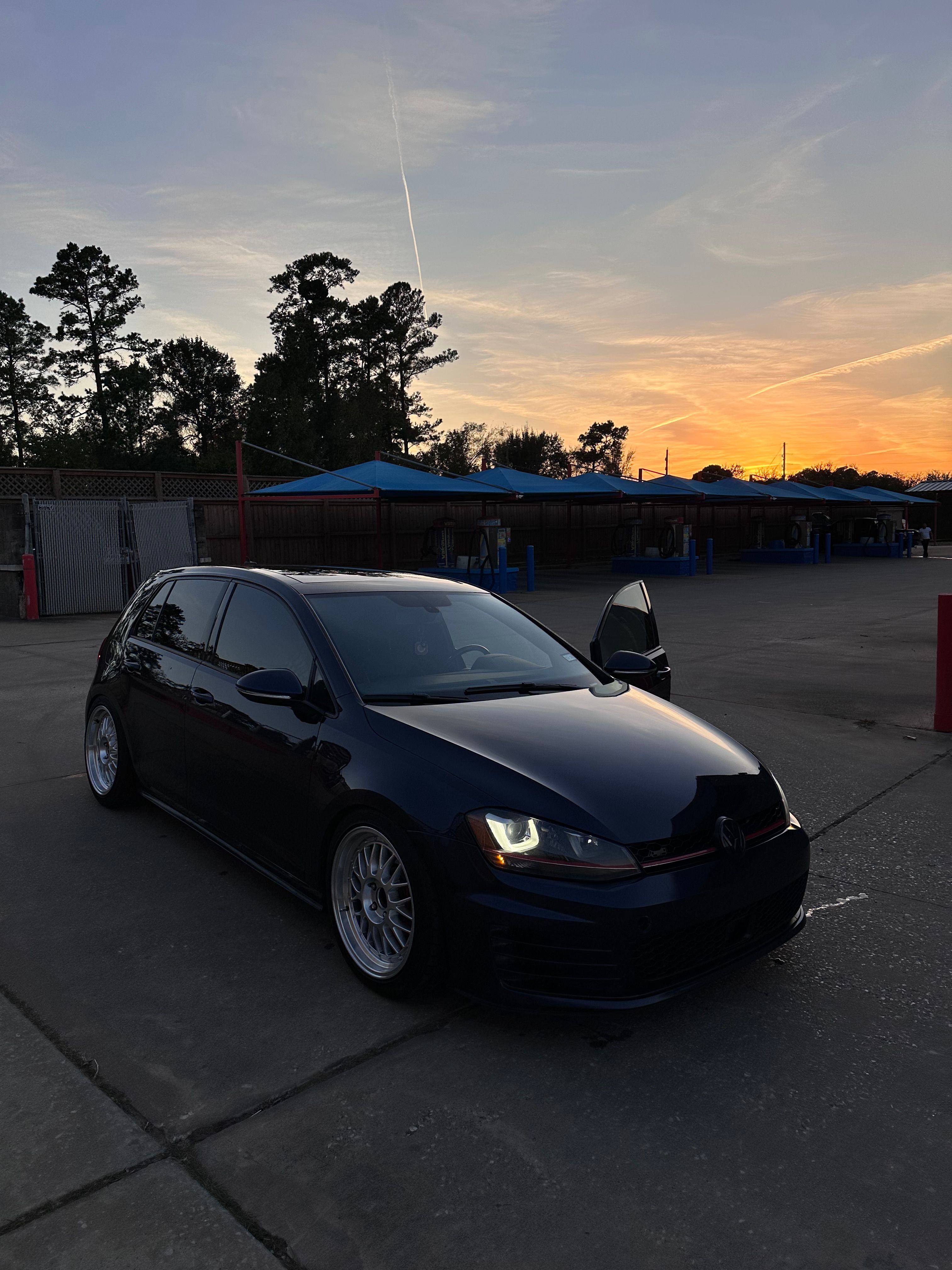 Used 2017 Volkswagen GTI Autobahn FWD image 11