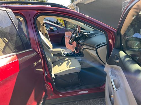 Used 2017 Ford Escape SE w/ Equipment Group 201A image 8