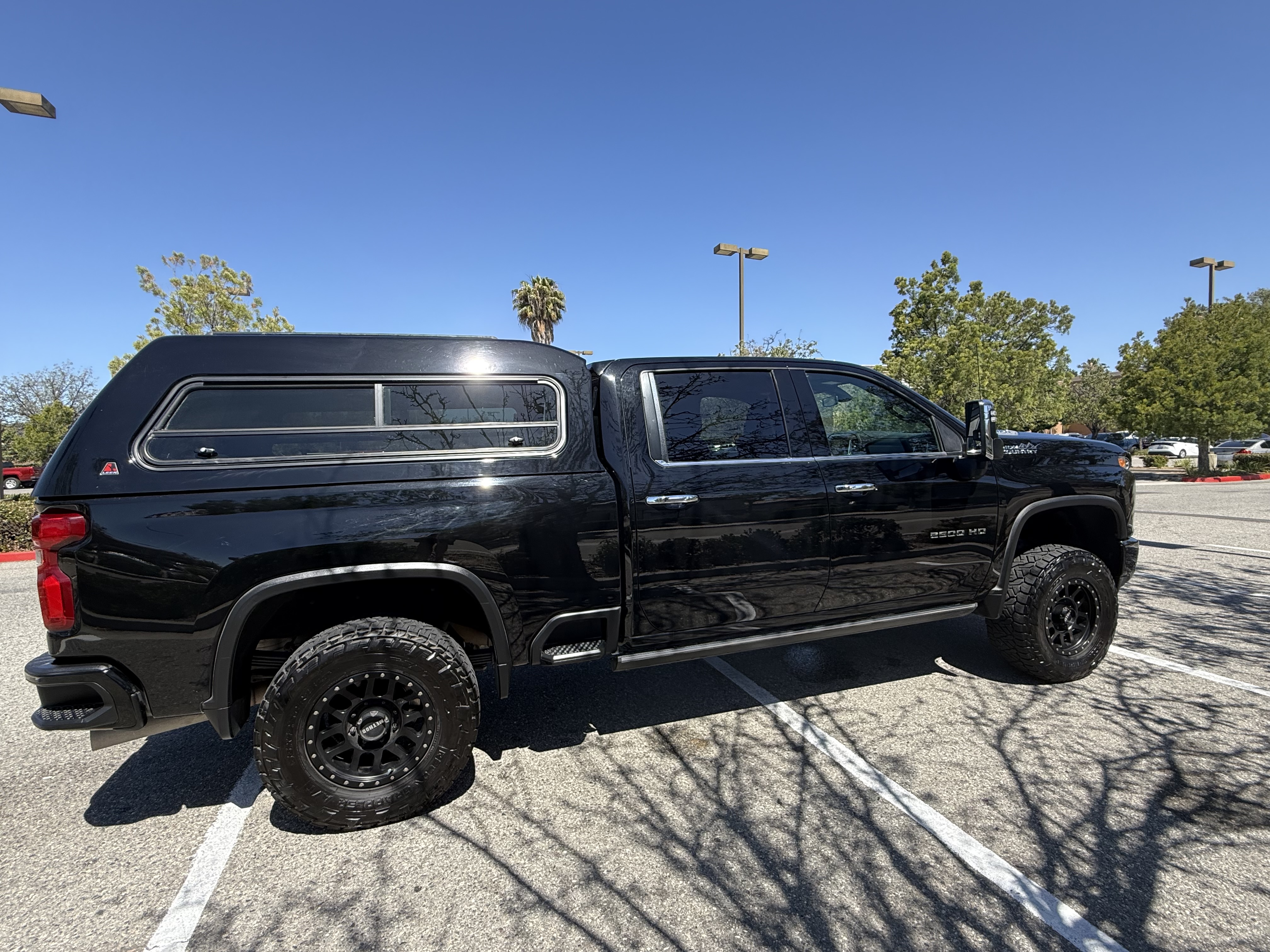 Used 2022 Chevrolet Silverado 2500 High Country w/ Safety Package II AWD/4WD image 2
