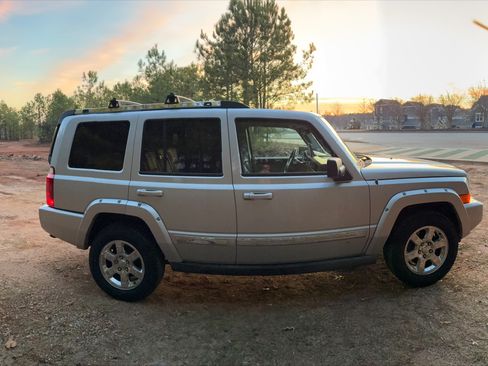 Used 2007 Jeep Commander Limited w/ Trailer Tow Group IV image 8
