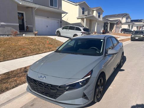 Used 2023 Hyundai Elantra Blue image 1