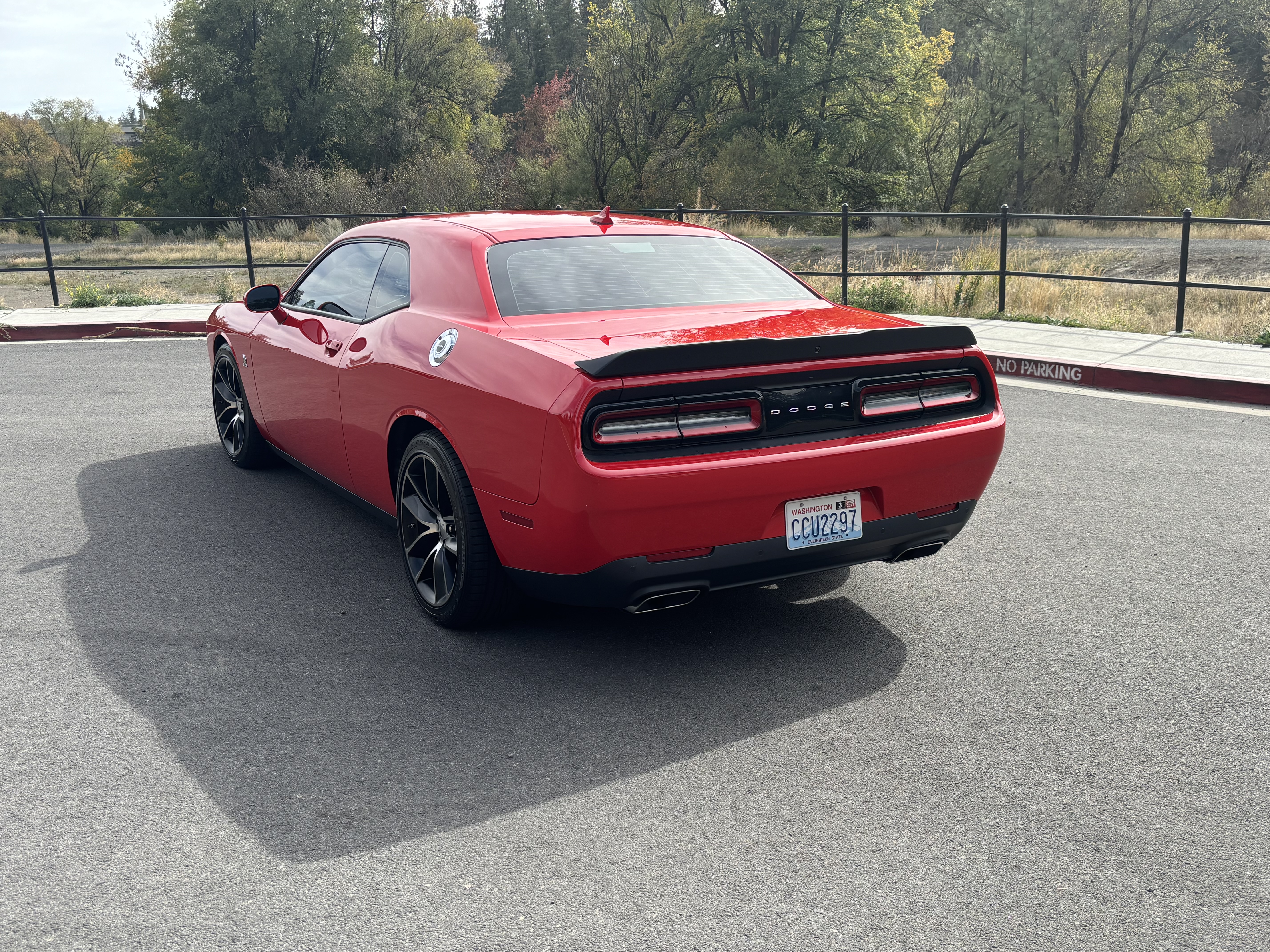 Used 2016 Dodge Challenger R/T Scat Pack w/ Leather Interior Group RWD image 2
