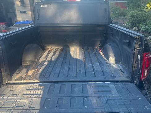 Used 2017 Ford F150 Lariat w/ Equipment Group 502A Luxury image 8