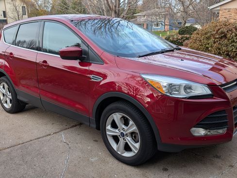 Used 2015 Ford Escape SE image 1
