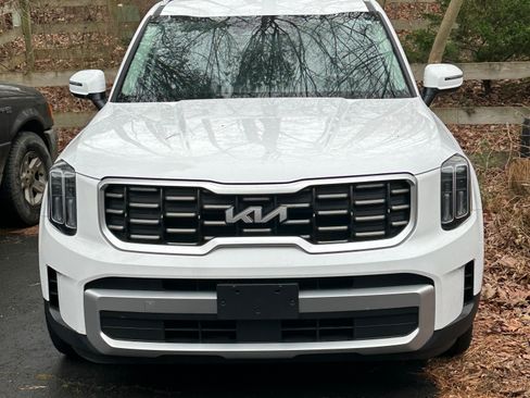 Used 2023 Kia Telluride S image 2