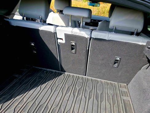 Used 2020 Land Rover Range Rover Evoque SE image 29