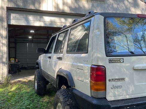 Used 1999 Jeep Cherokee Sport image 4