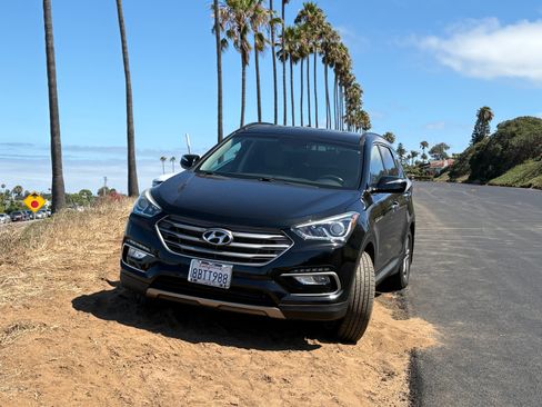 Used 2017 Hyundai Santa Fe Sport FWD image 1