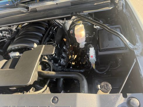 Used 2016 Chevrolet Suburban LTZ RWD image 5