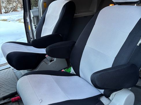 Used 2014 Toyota Sienna LE image 19