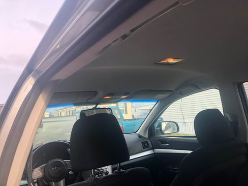 Used 2010 Subaru Outback 2.5i Premium image 16