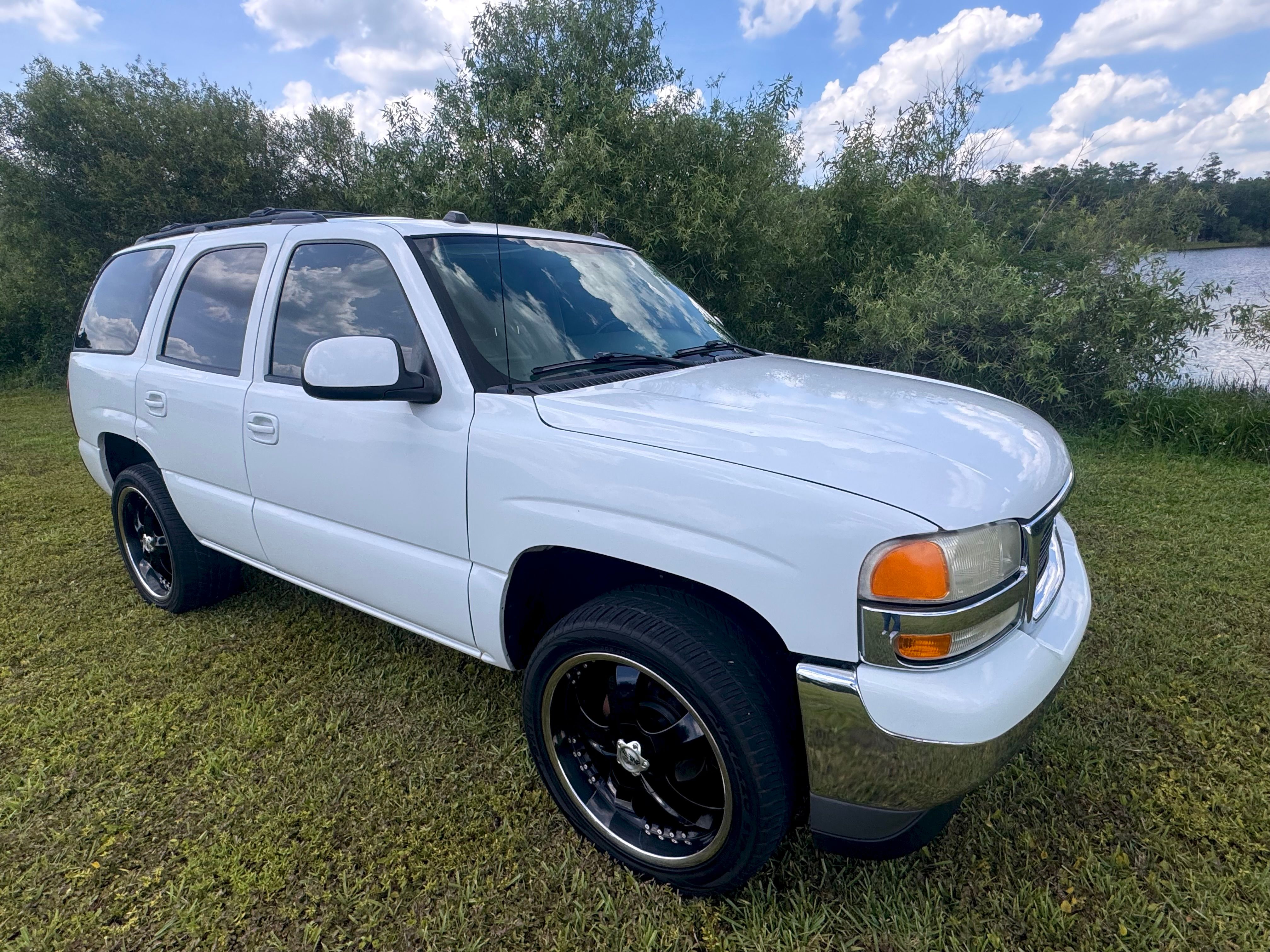 Used 2005 GMC Yukon SLT w/ SLT Preferred Equipment Group RWD image 2