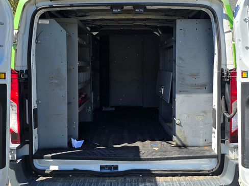 Used 2018 Ford Transit 250 130 Low Roof image 4