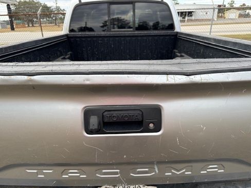 Used 2022 Toyota Tacoma SR image 18