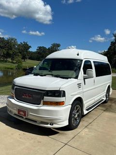 Used 2015 GMC Savana 2500 RWD image 1