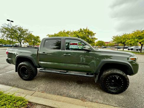 Used 2021 Toyota Tacoma TRD Off-Road w/ TRD Premium Off Road Package image 2
