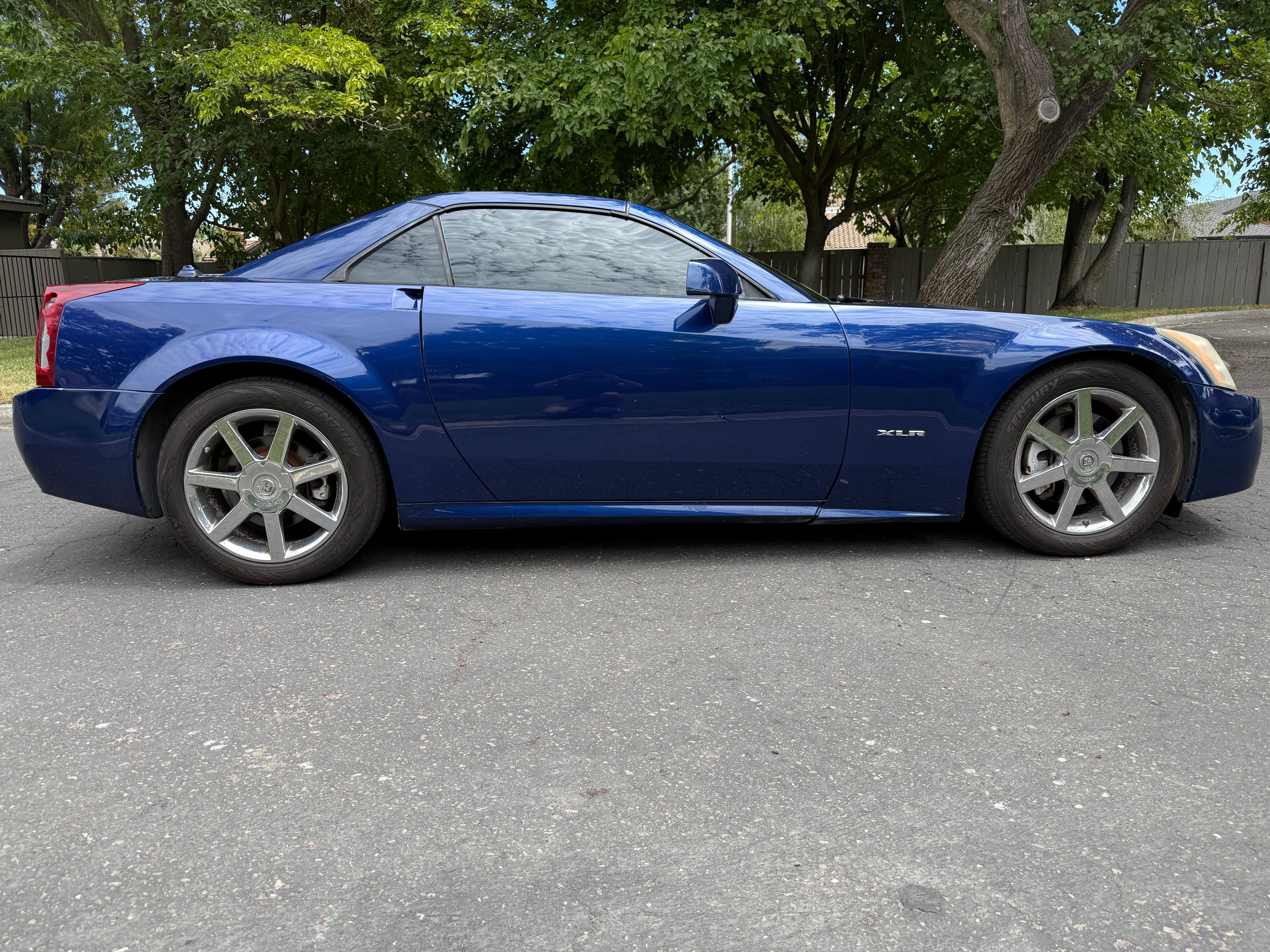 Used 2004 Cadillac XLR RWD image 4