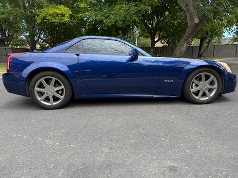 Used 2004 Cadillac XLR RWD image 4